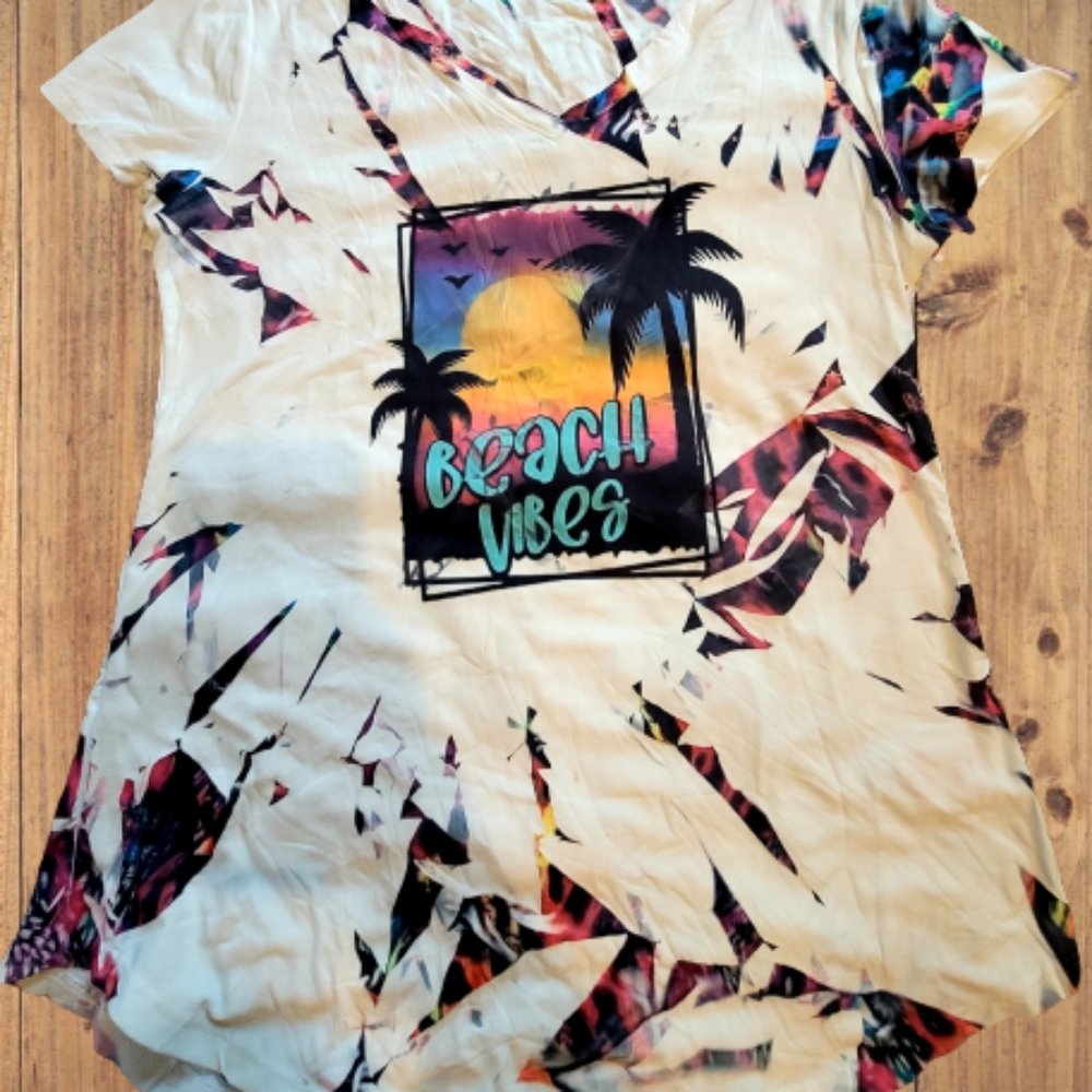 Beach Vibes ladies Vneck